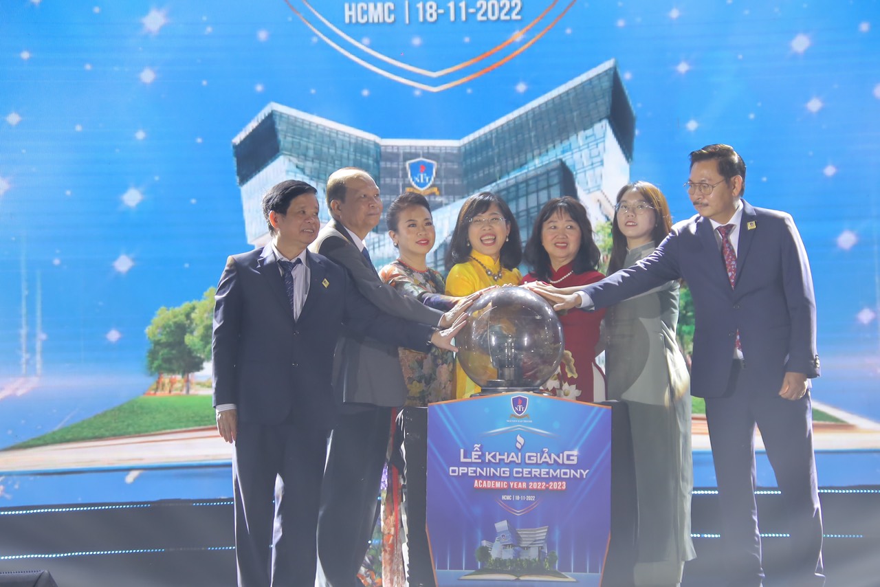 Tưng bừng gala chào đón tân sinh viên khóa 2022 của Trường ĐH Nguyễn Tất Thành